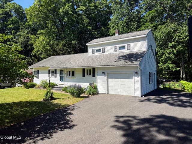 132 Birch Lane, Glenville, NY, photo 1