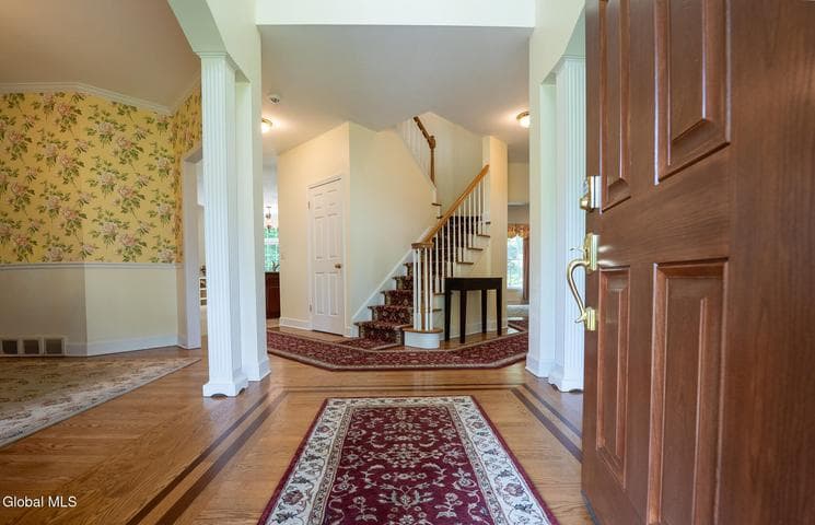 10 Whitestone Way, Bethlehem, NY, photo 2