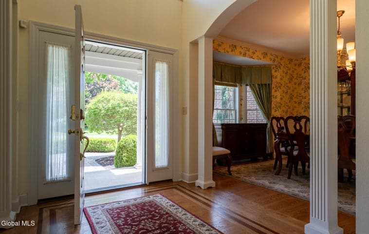 10 Whitestone Way, Bethlehem, NY, photo 3