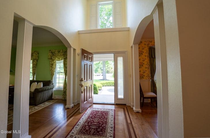 10 Whitestone Way, Bethlehem, NY, photo 4