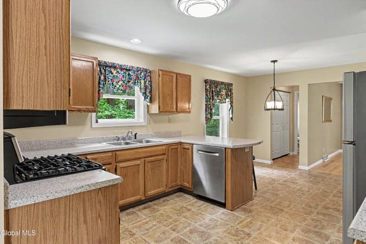 30 Oak View Drive, Moreau, NY, photo 4