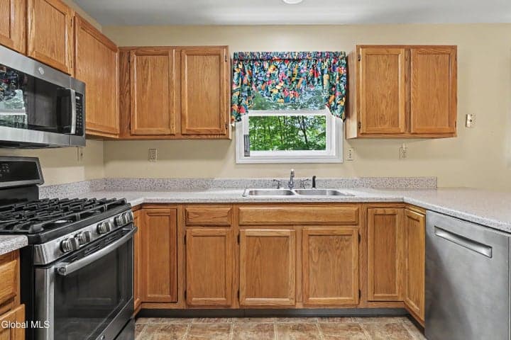 30 Oak View Drive, Moreau, NY, photo 5