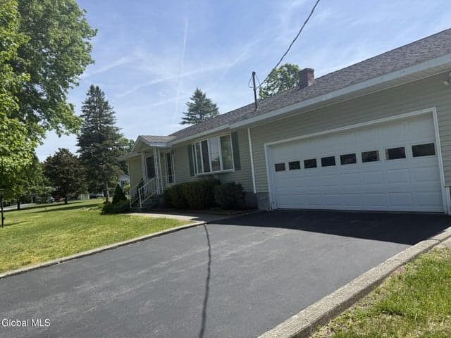 3 Berkowitz Drive, Granville, NY, photo 2