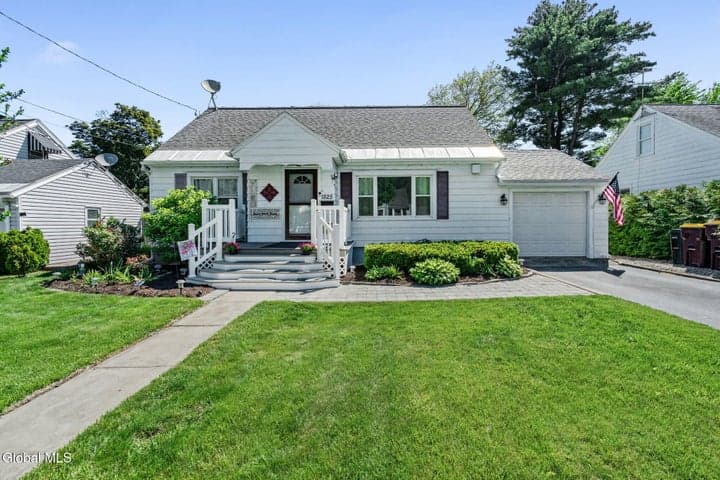 1825 Van Cortland Street, Rotterdam, NY