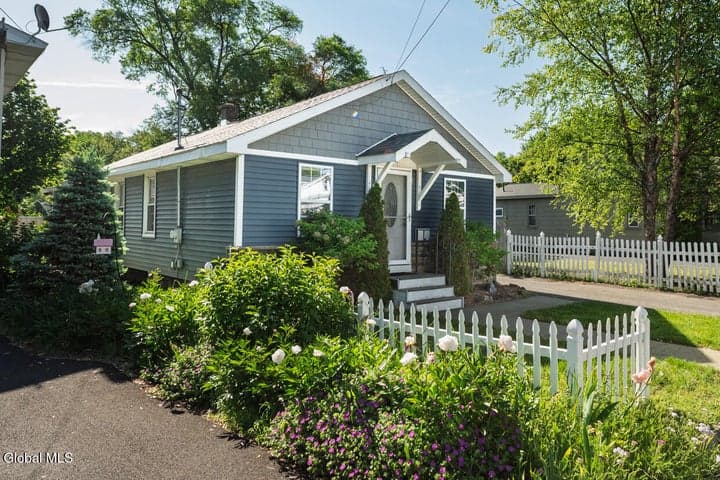 2872 Guilderland Avenue, Rotterdam, NY, photo 1