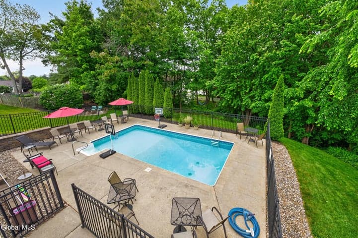 19 Debbie Marie Court, Colonie, NY, photo 4