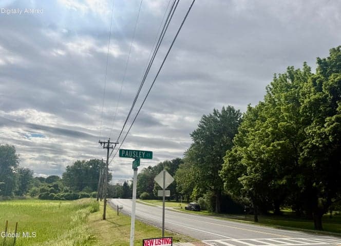 L2 Pausley Court, Bethlehem, NY