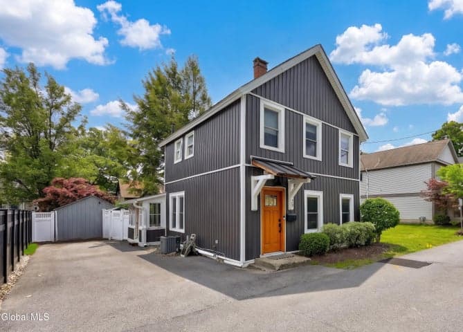 24 Diamond Place, Saratoga Springs, Inside, NY