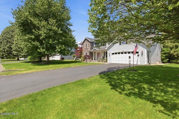 48 Egmont Court, Bethlehem, NY, photo 2