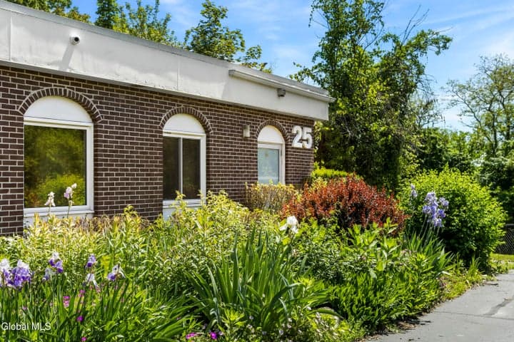 25 Delaware Avenue, Bethlehem, NY, photo 2