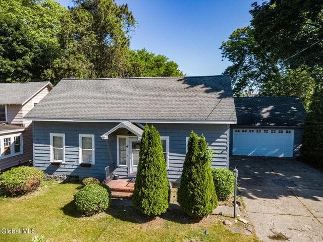 9 Halfmoon Drive, Halfmoon, NY