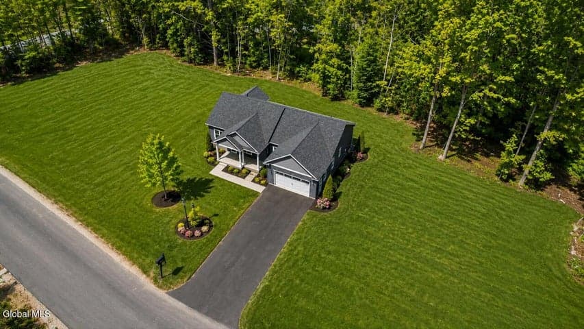 11 Elsies Way, Queensbury, NY, photo 2
