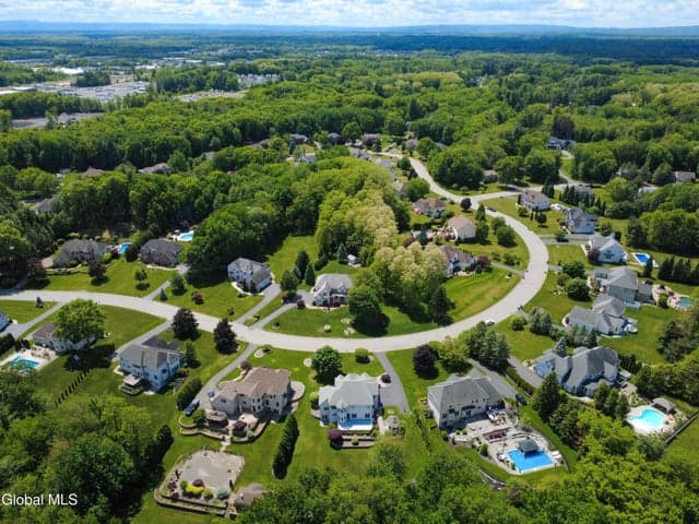 13 Devonshire Way, Clifton Park, NY, photo 5