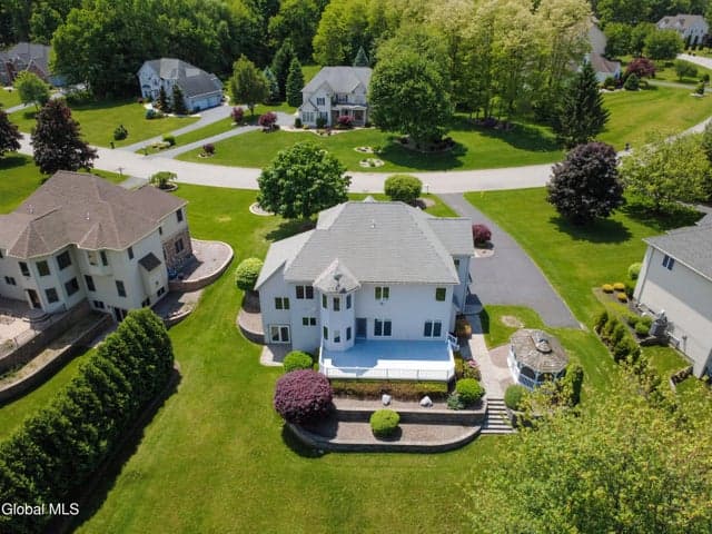 13 Devonshire Way, Clifton Park, NY, photo 3