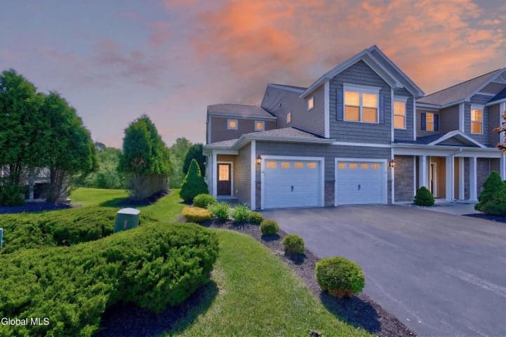 23 Stacey Court, Colonie, NY, photo 1