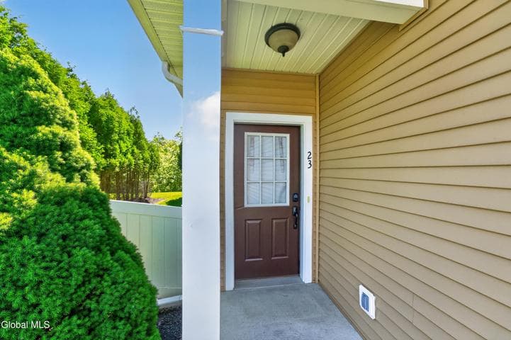 23 Stacey Court, Colonie, NY, photo 4