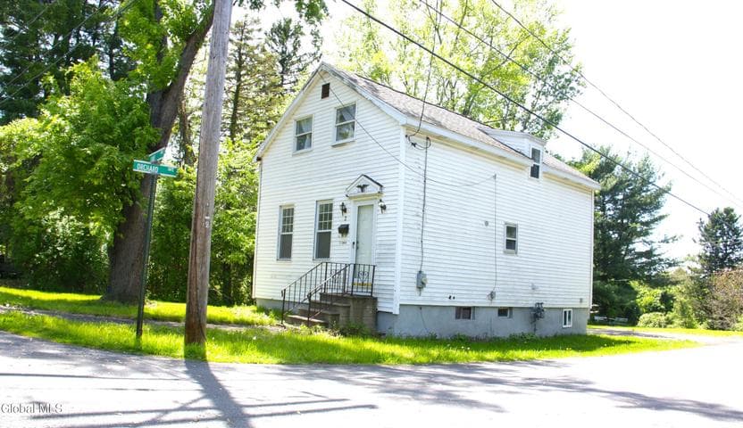 2 Lunis Avenue, Rensselaer, NY, photo 2