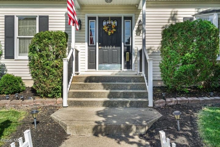 1124 7th Avenue, Watervliet, NY, photo 3