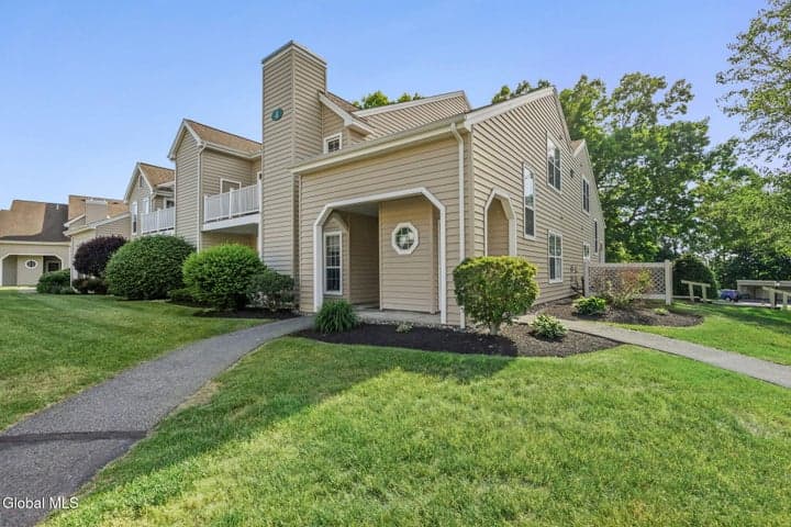 422 Hampton Place Boulevard, North Greenbush, NY, photo 1