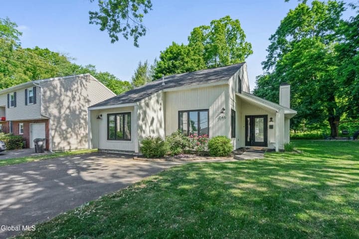 245 Hampton Avenue, Rensselaer, NY