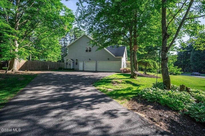38 Greylock Drive, Wilton, NY, photo 4