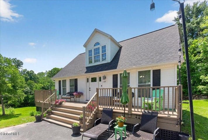 131 Calhoun Drive, Schaghticoke, NY, photo 3