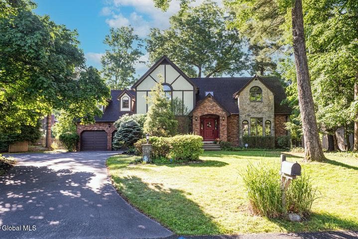 482 Spring Hollow Court, Guilderland, NY