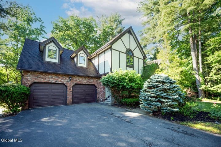 482 Spring Hollow Court, Guilderland, NY, photo 5