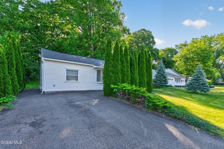 20 Winslow Drive, Colonie, NY, photo 2