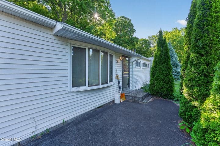 20 Winslow Drive, Colonie, NY, photo 3