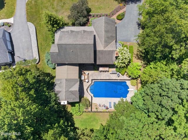 13 Hearthstone Drive, Wilton, NY, photo 2