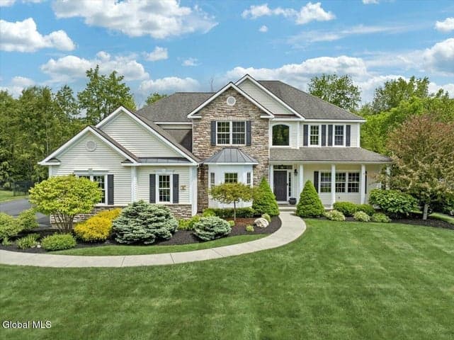 13 Tipperary Way, Clifton Park, NY