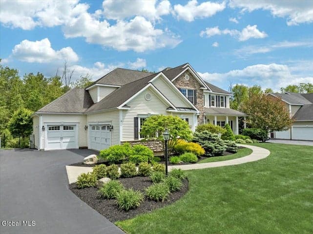 13 Tipperary Way, Clifton Park, NY, photo 2