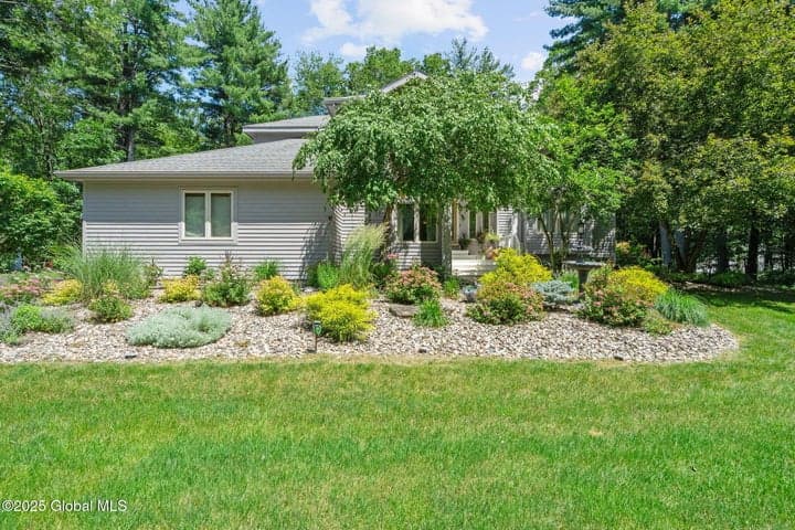 9 Spruce Run, East Greenbush, NY, photo 2