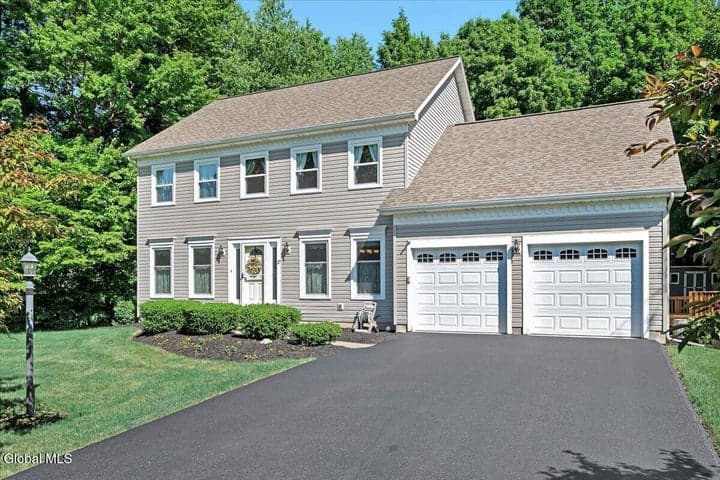 17 Christopher Way, Halfmoon, NY, photo 2