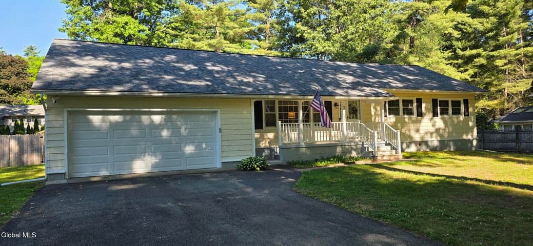 3 Peck Lane, Clifton Park, NY, photo 1