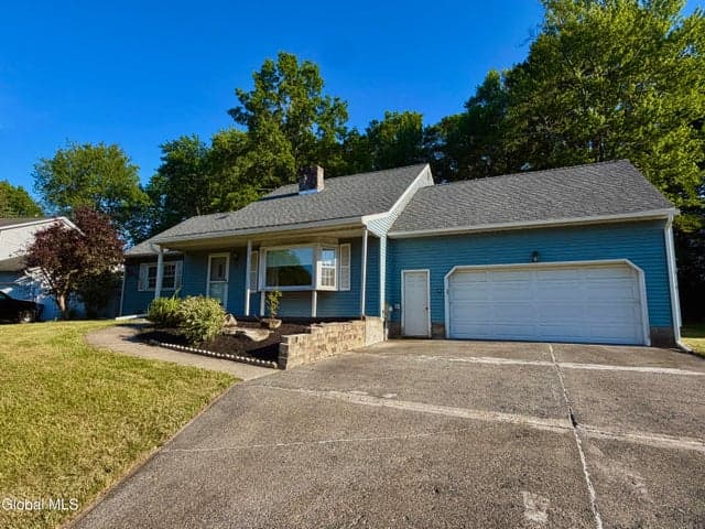 31 Laura Drive, Colonie, NY, photo 4