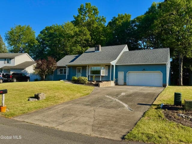 31 Laura Drive, Colonie, NY, photo 2