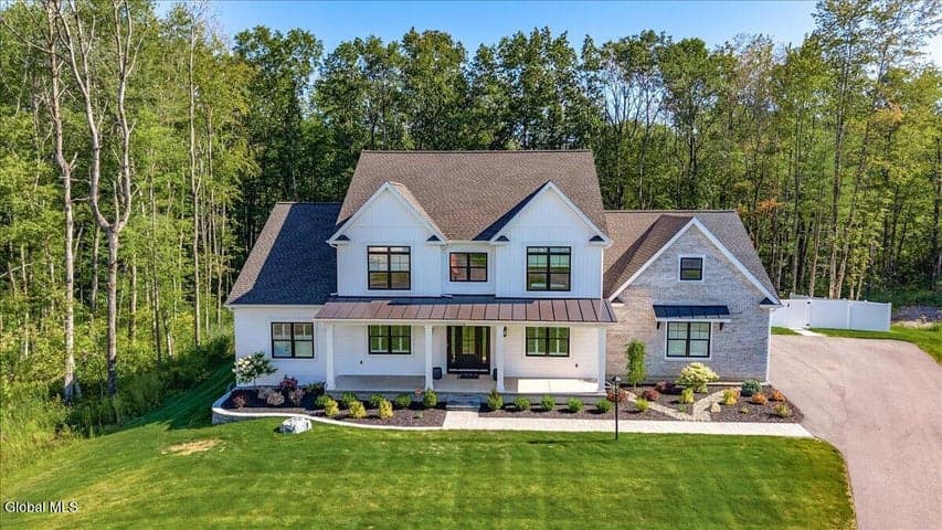 8 Brooke Court, Clifton Park, NY, photo 1