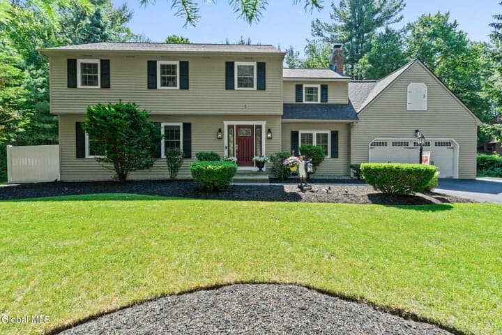 6 Greenfield Court, Clifton Park, NY