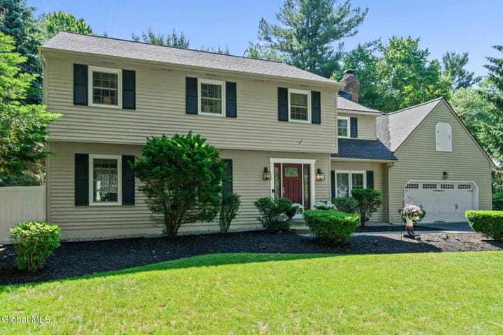 6 Greenfield Court, Clifton Park, NY, photo 2