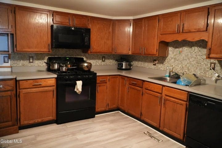 230 Livingston Avenue, Albany, NY, photo 4