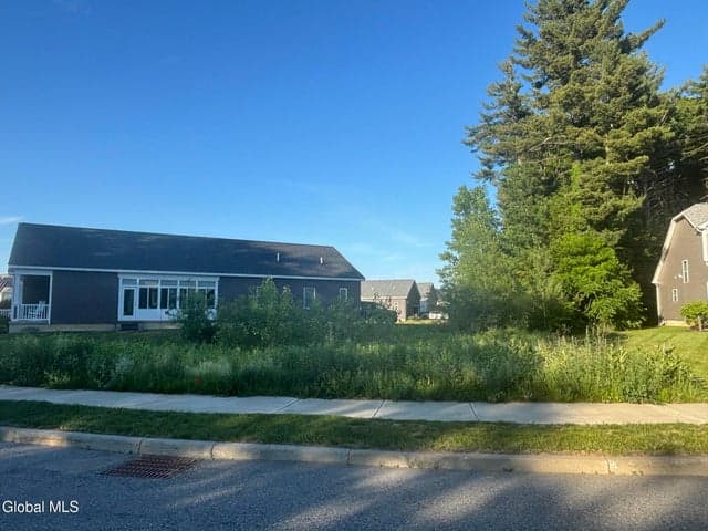 51 Vettura Court, Malta, NY, photo 2