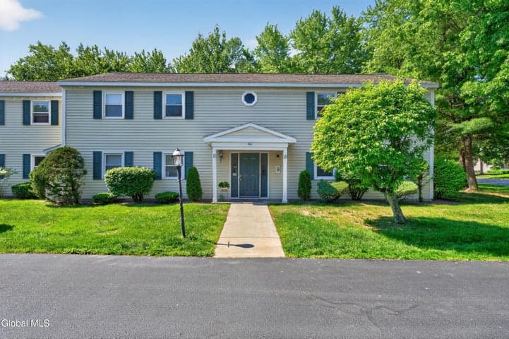 102 Cedarview Lane, Watervliet, NY, photo 1