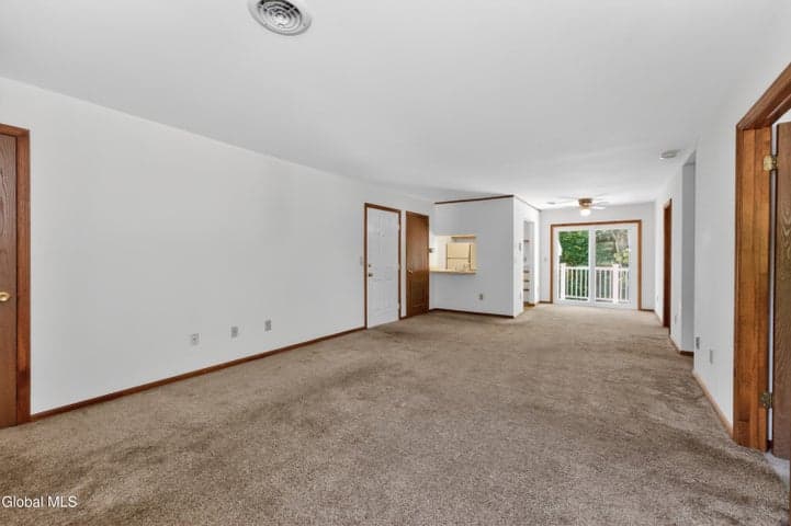 102 Cedarview Lane, Watervliet, NY, photo 4
