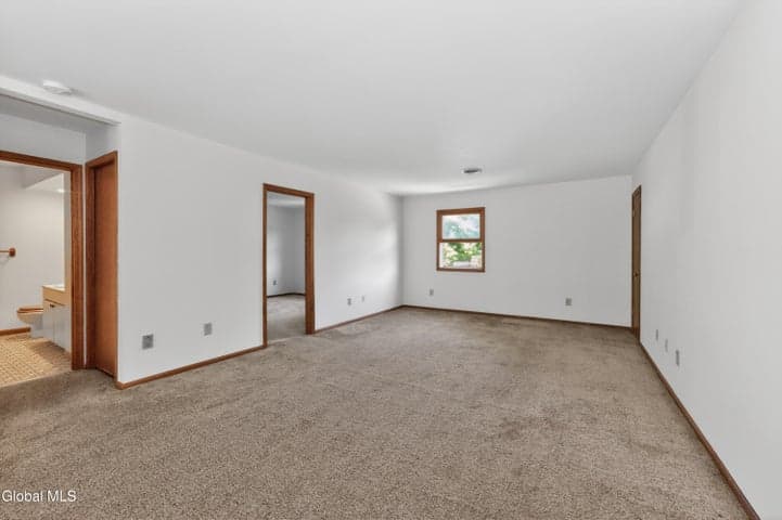 102 Cedarview Lane, Watervliet, NY, photo 3