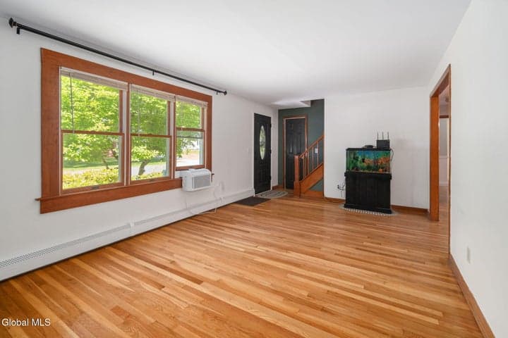 19 Newcastle Road, Halfmoon, NY, photo 4