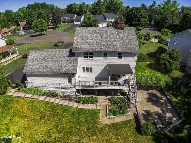 14 Edgewater Court, Colonie, NY, photo 3