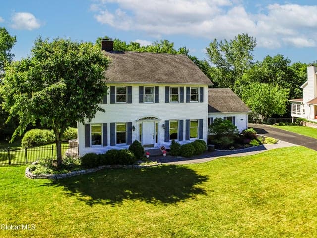 14 Edgewater Court, Colonie, NY