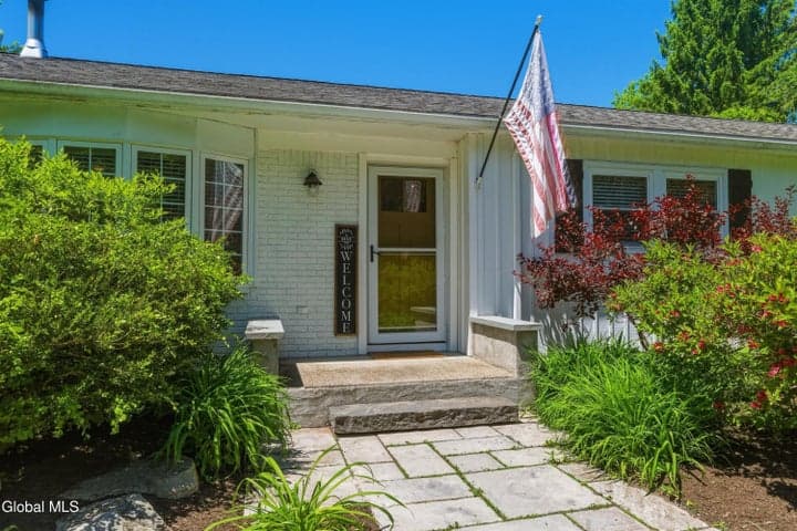 704 Tanner Road, Clifton Park, NY, photo 4